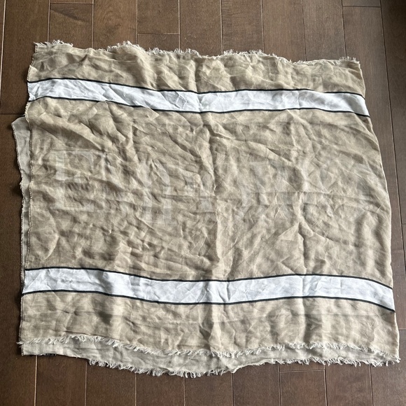 Emporio Armani classic beige scarf - Picture 2 of 3